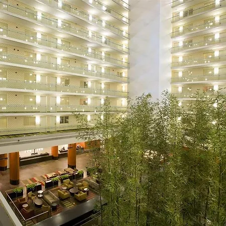 Embassy By Hilton Downtown Magnificent Mile Hotel 4*
