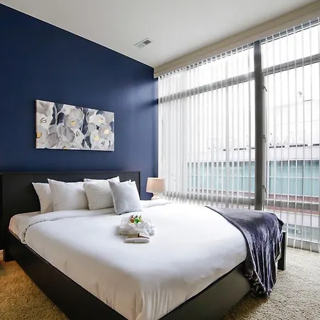 Apartment Two-bedroom On N Halsted Street Apt 302 *