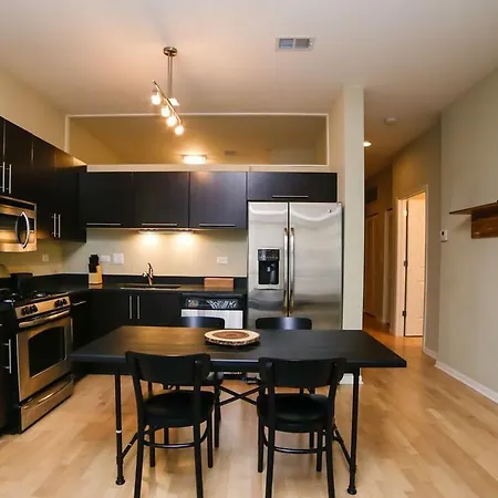 Two-bedroom On N Halsted Street Apt 302 Apartment