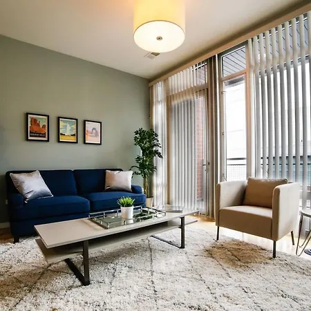 Two-bedroom On N Halsted Street Apt 301 Apartment *