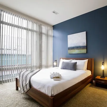 Apartment Two-bedroom On N Halsted Street Apt 301 *