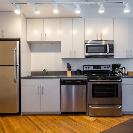 Apartment Three-bedroom On W Van Buren Street Apt 801 Chicago