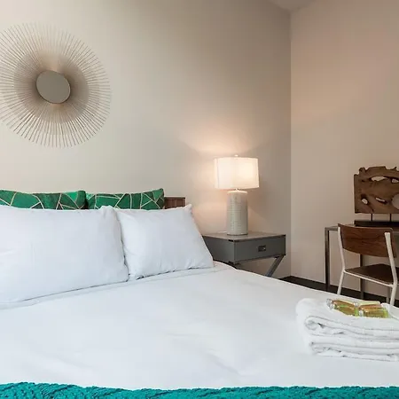 Three-bedroom On W Van Buren Street Apt 801 Apartment