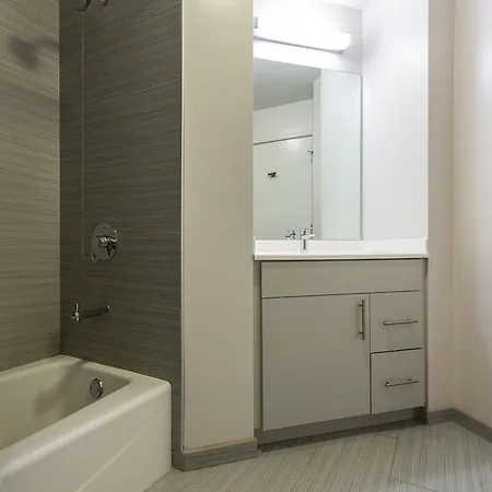 Three-bedroom On W Van Buren Street Apt 801 *