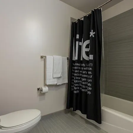 Three-bedroom On W Van Buren Street Apt 801