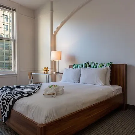 Apartment Three-bedroom On W Van Buren Street Apt 801 Chicago