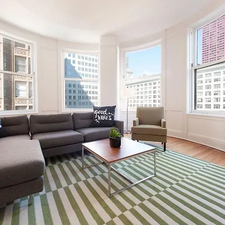 Apartment Three-bedroom On W Van Buren Street Apt 801 *