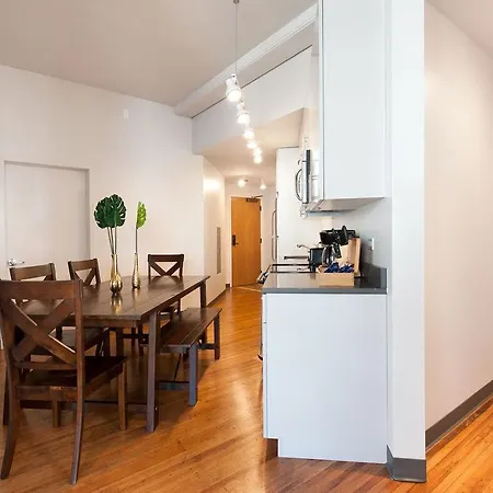 Apartment Three-bedroom On W Van Buren Street Apt 801 Chicago