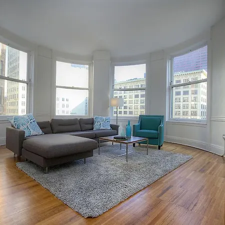 Three-bedroom On W Van Buren Street Apt 701 * Chicago