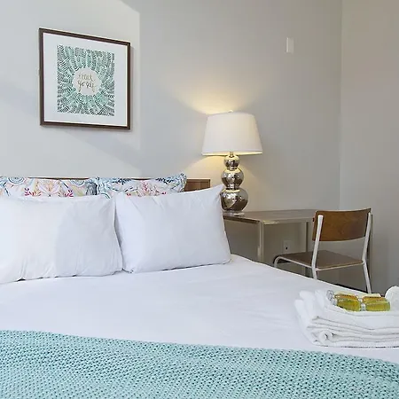 Three-bedroom On W Van Buren Street Apt 701 Apartment Chicago
