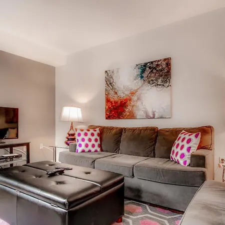 Global Luxury Suites At Riverwalk Apartment