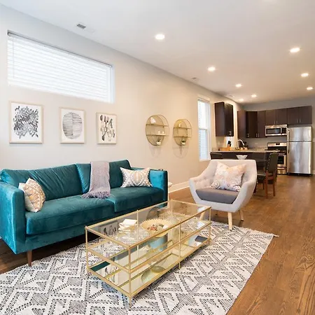 Two-bedroom On W Barry Avenue Apt 1f
