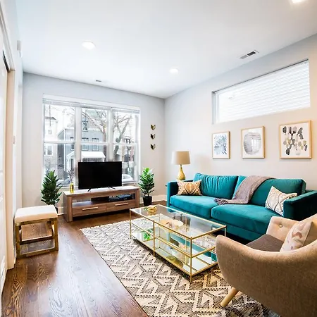 Aparthotel Two-bedroom On W Barry Avenue Apt 1f