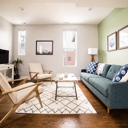 Three-bedroom On W Barry Avenue Apt 2r Apartment Chicago