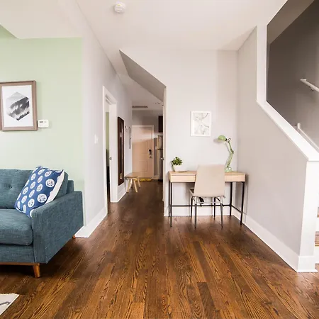 Three-bedroom On W Barry Avenue Apt 2r