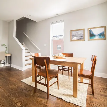 Apartment Three-bedroom On W Barry Avenue Apt 2r