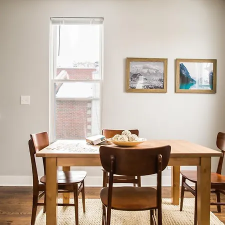 Three-bedroom On W Barry Avenue Apt 2r Apartment Chicago