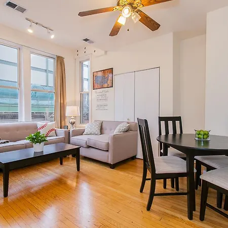 The Double Play - Right Next To Wrigley Field Apartment