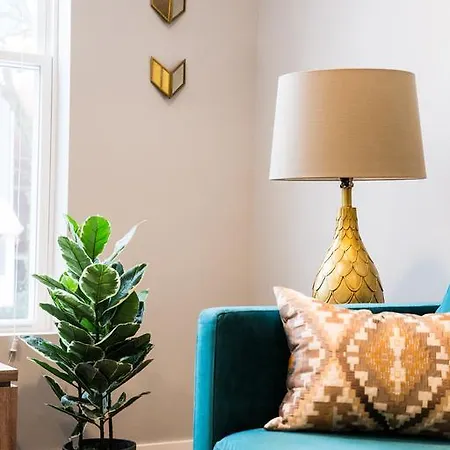 Two-bedroom On W Barry Avenue Apt 1f Aparthotel