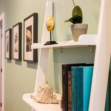 Aparthotel Two-bedroom On W Barry Avenue Apt 1f *