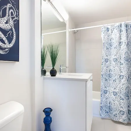 Studio On E Roosevelt Road Apt 705 Apartment *
