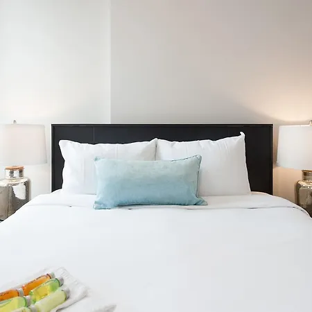 Apartment One-bedroom On E Roosevelt Road Apt 302