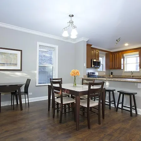 Four-bedroom On S Oakley Boulevard Holiday home *