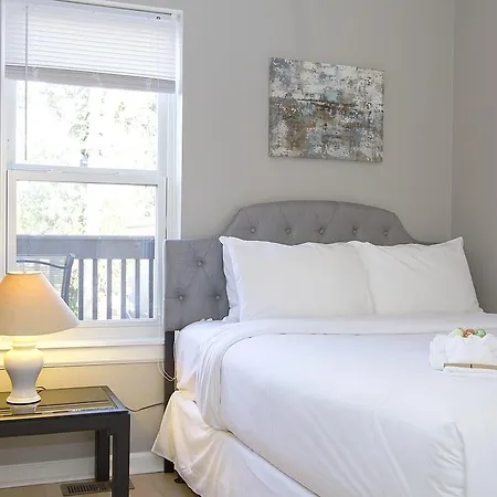 Four-bedroom On S Oakley Boulevard Holiday home Chicago