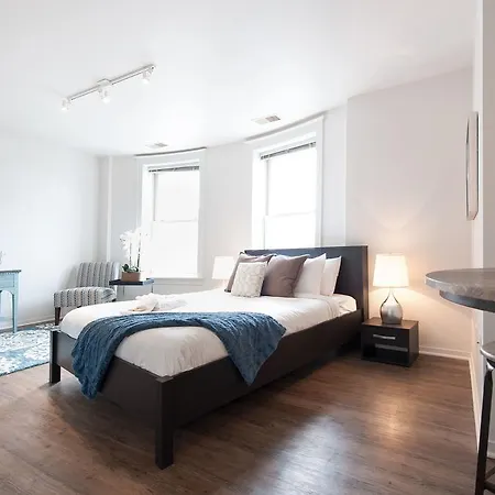 Studio On E Roosevelt Road Apt 705