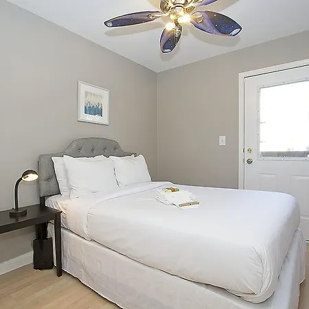 Four-bedroom On S Oakley Boulevard Holiday home