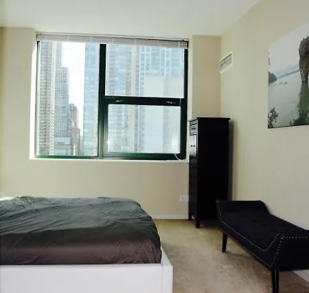 River North Two Bed Two Bath Luxury Apartment *
