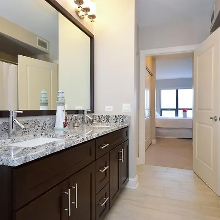Apartment Modern River North Chicago