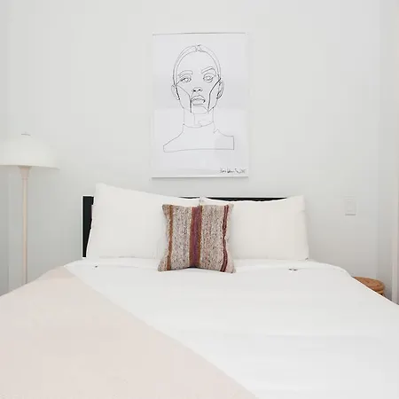 Two-bedroom On N Halsted Street Apt 304 *