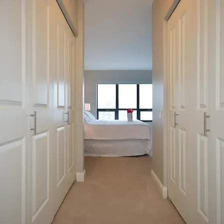 Apartment Modern River North