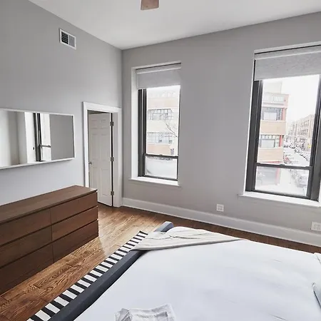 Sonder — North Wells — Stunning 3br * Chicago
