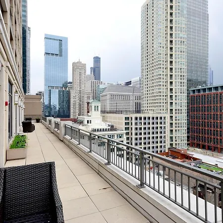 Apartment Modern River North Chicago