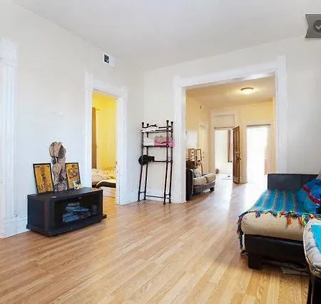 Grand 4 Bedroom Apartment- United Center Chicago
