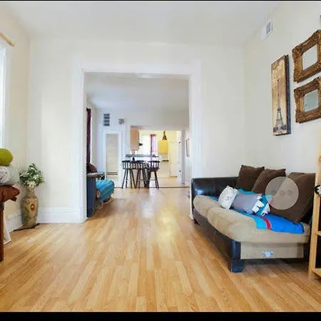 Grand 4 Bedroom Apartment- United Center