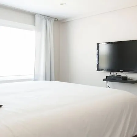 Modern 2bedroom/2bath Apt *