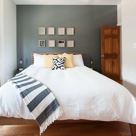 Four-bedroom On N Orchard Street Apt 3 *