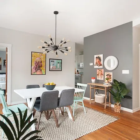 Four-bedroom On N Orchard Street Apt 3 Aparthotel *