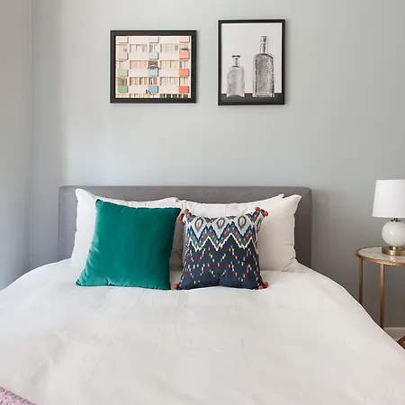 Four-bedroom On N Orchard Street Apt 3