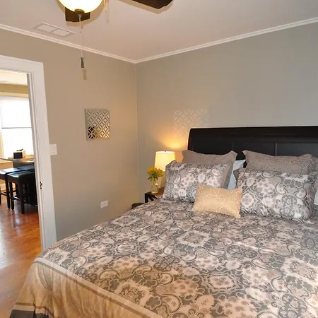 Roscoe Village Guest house *