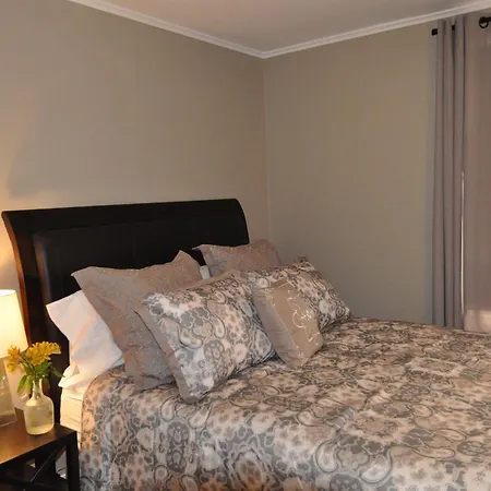 Roscoe Village Guest house