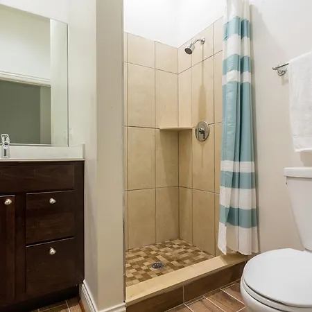 Studio On W Fullerton Avenue Apt B *