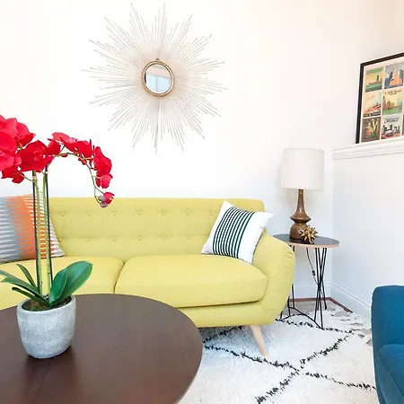 Studio On W Fullerton Avenue Apt B Apartment