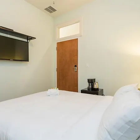 Studio On W Fullerton Avenue Apt B Apartment Chicago