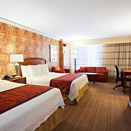 Hotel Courtyard Downtown/magnificent Mile 4*
