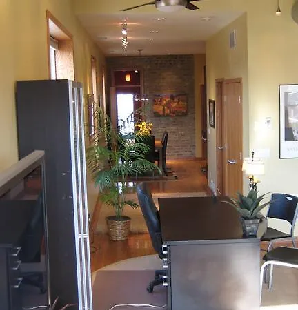 Wicker Park Urban Retreat *