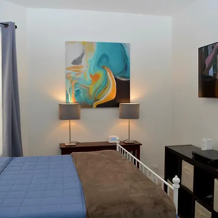 Edgewater Escape Apartment Chicago